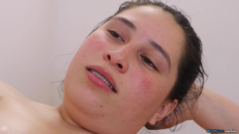 Solo_incognita: Mulheres peitudas com tesão massageiam suas vaginas até o orgasmo