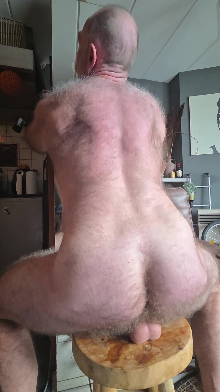 JackvanDean: Hairy Muscle Bear Plays with Dildo