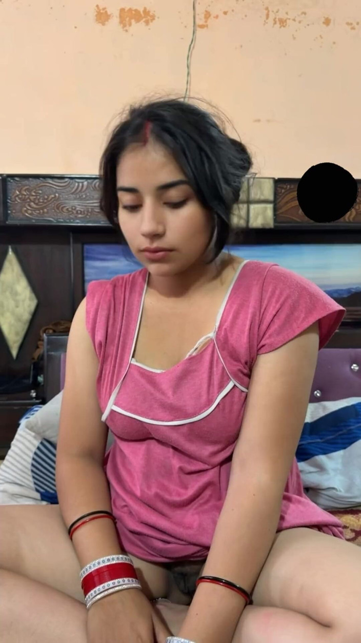 Siyanshi: Indian Bhabhi Fucked with Face in Doggystyle and Missionary