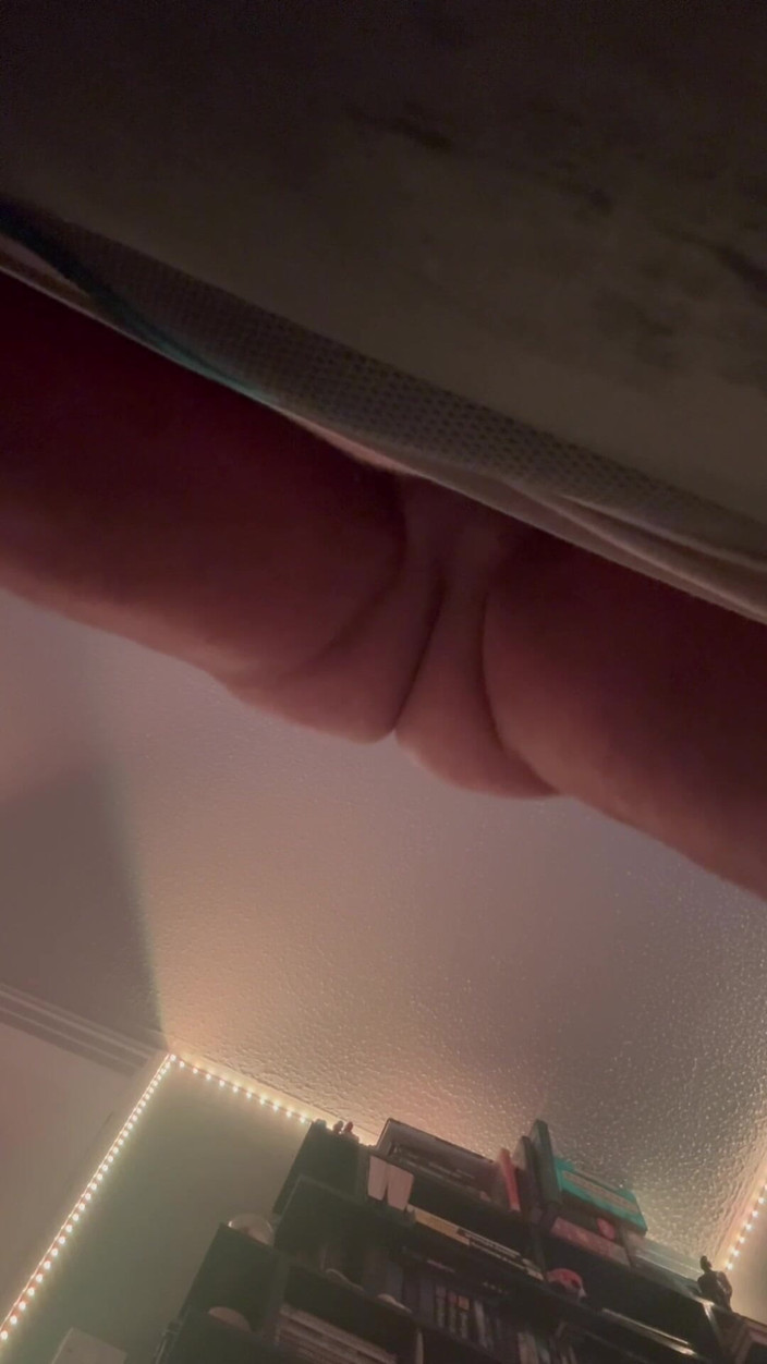 Hot dick in your ass: Le beau-fils du voisin trompe son copain avec la bite...