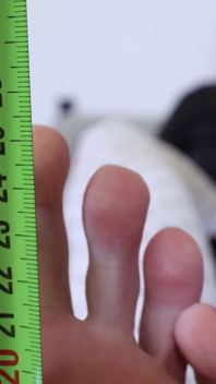 Dwa duże stopy długie palce babes stopa porównać