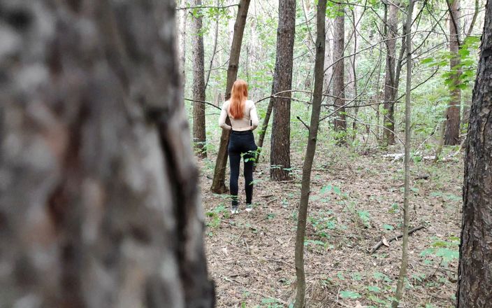 Super Jopka: Mooie meid betrapt in het bos