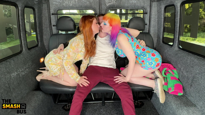 Smash bus: Lily Kink Drague Un Couple Échangiste Pour Une Chevauchée Déjanté Dans...