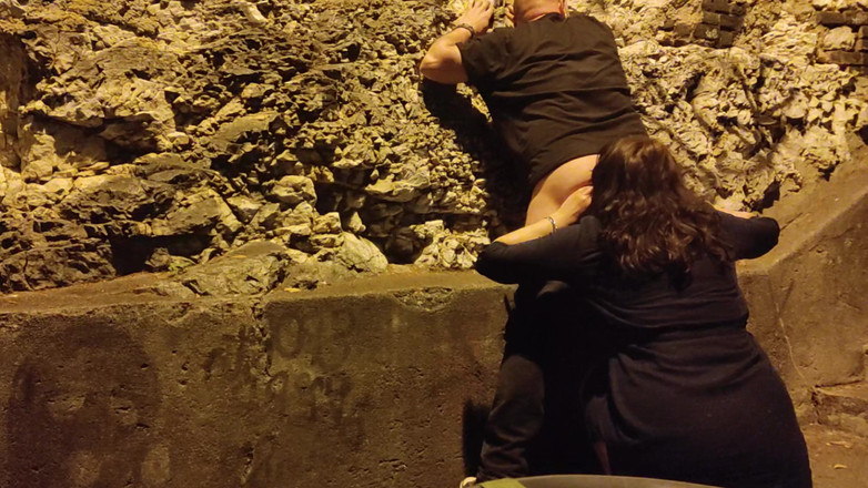 Toilet Mommy: Sexy holka ochutnává chlapův zadek