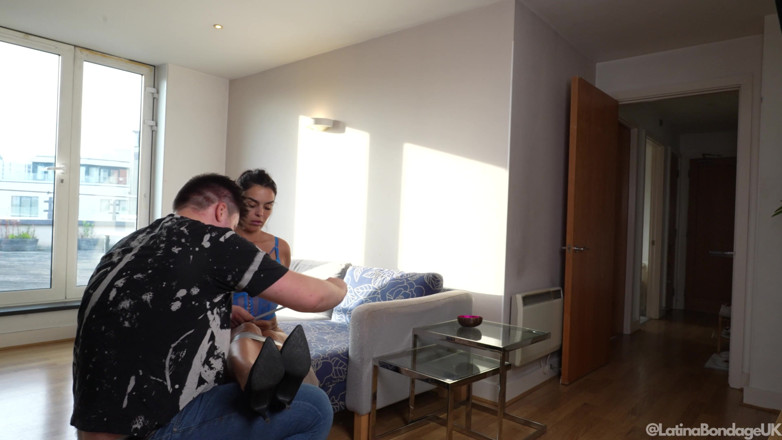 Latina Fetish: Seksaan senyap Latina: Ditanda ketat dan mikrofoam disedak! 