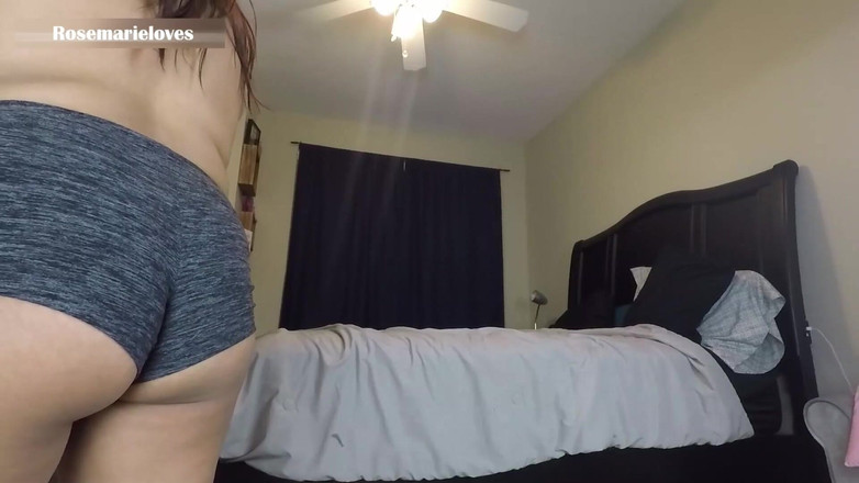 RosemarieLoves: 継母に汗をかき、ジャンピングジャックをし、おっぱいとお尻を跳ねさせる