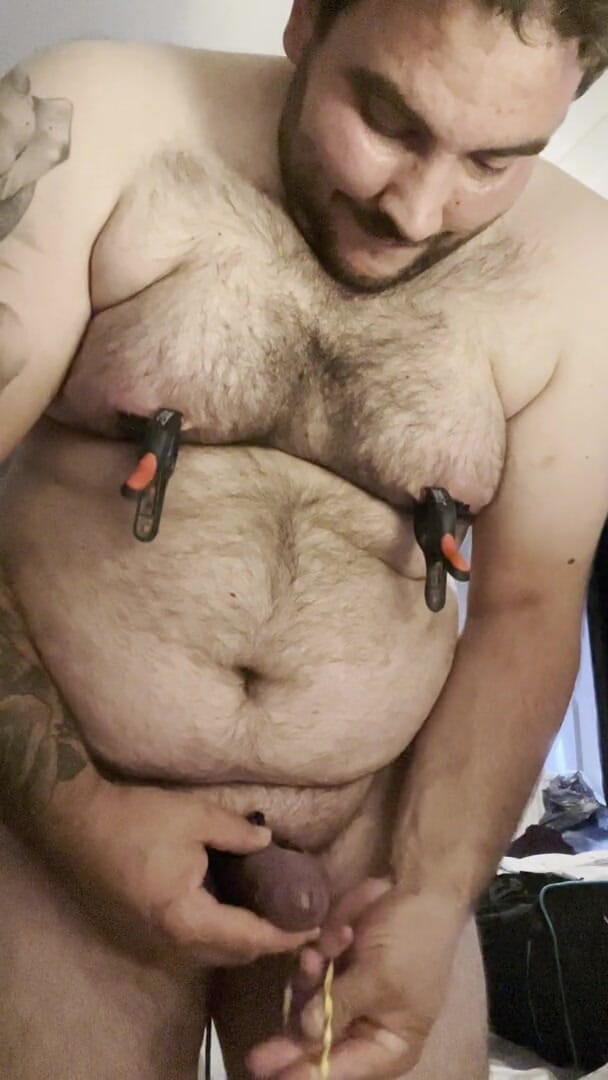 Shaun Cbt: Cazzo e palle diventano viola in bondage con pinze estreme...