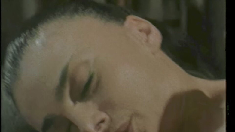 pornitaliangraffiti: 这个熟女只想喝精液