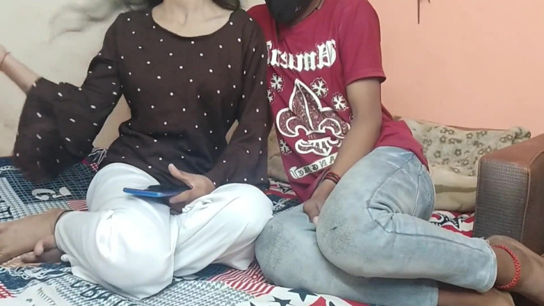 Hashini Hirunika: 인도 마을 소년과 거칠게 섹스하는 인도 여대녀 Priya