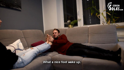 Czech Soles - foot fetish content: ¡La primera adoración del pie de Nikola en su vida!