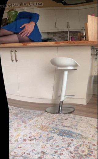 cd_aysemmm: Fat big butt or thin small butt? Watch and decide.