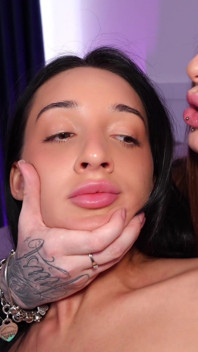 Dominatrix tatuada convierte a su hermanastra en una zorra: ¡un trío hardcore con cara de fantasma!