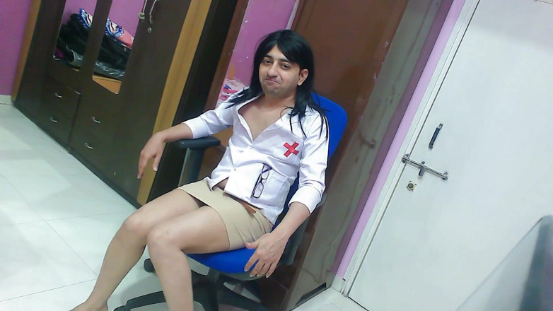 Cute & Nude Crossdresser: Dulce y sexy mariquita crossdresser femboy Dulce piruleta en un...