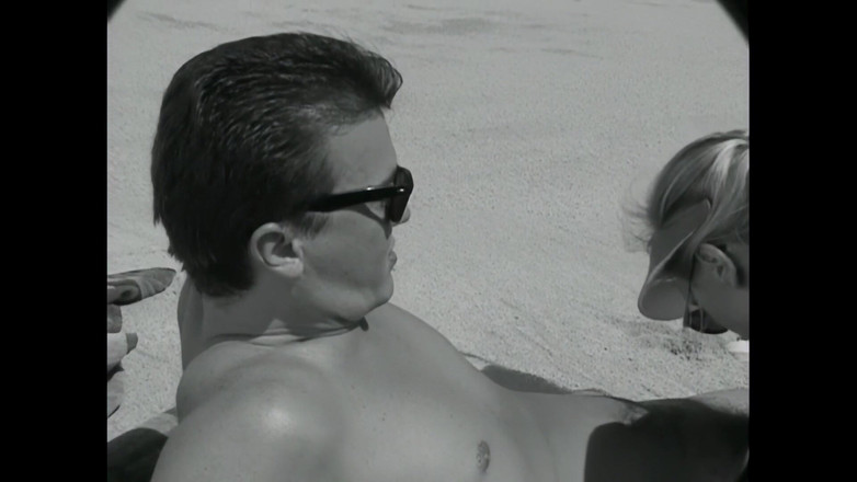 Blitzporn: Crystal Wilder Wird Am Strand Von Zwei Großen Schwänzen Hart...