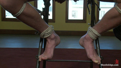 Men on Edge: 개빈 워터스 - 금발 서퍼 스터드