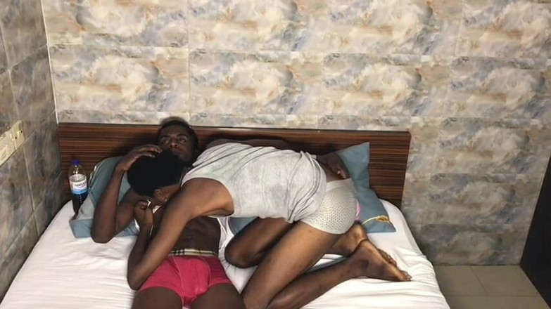 Porchey: Meine nachbarin geht mit voller brust auf meinen schwanz runter