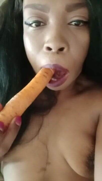 AnalEbony: Carrot and pussy cream
