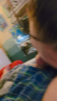 Saje, až jí bolí čelist!