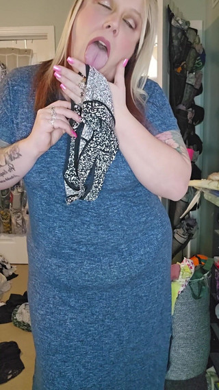 Jenn_sexxii: Stepmommy Finds Cum Filled Panties and Fucks Herself to Their...