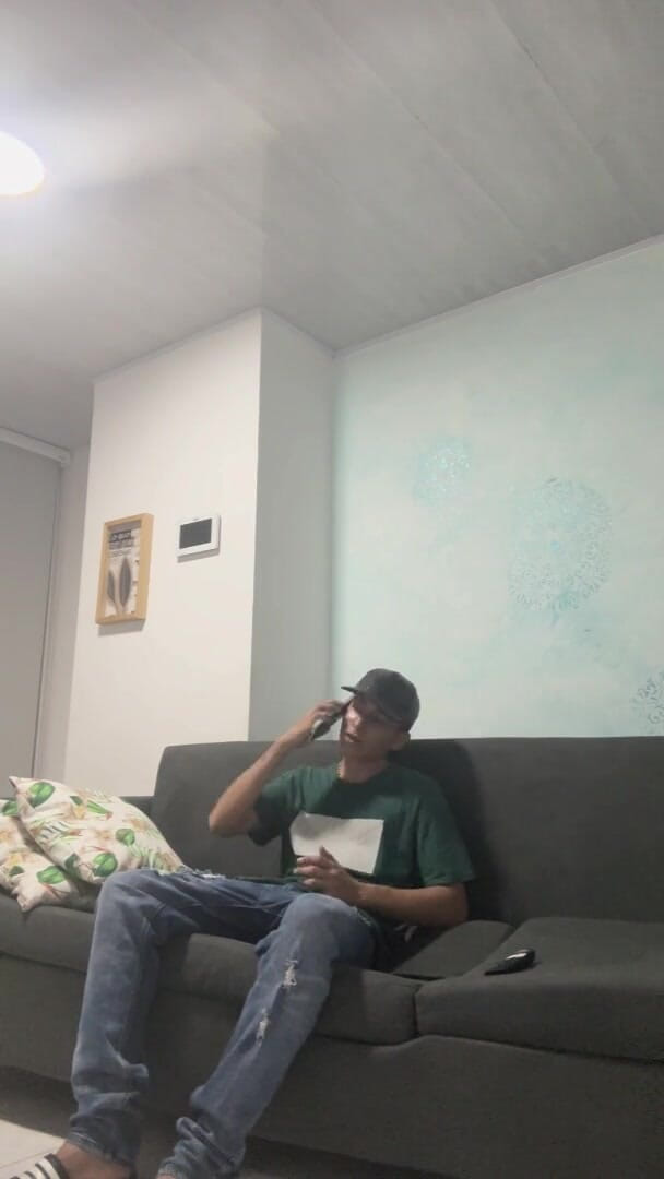 Lunaandmax: 男人寻找一个荡妇被用避孕套性交
