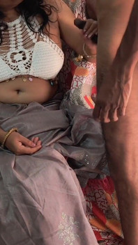 Bhabhi indiană matură sexy cu țâțe mari a avut parte de sex romantic fierbinte cu devar-ul ei slab și spermă pe față