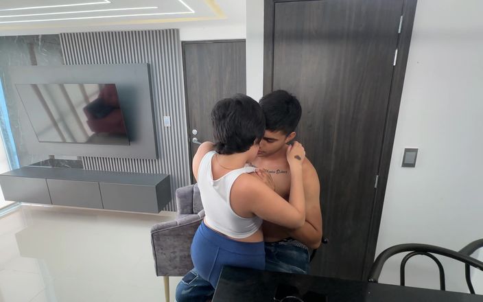ManuelaAlvarez: मैं अपने सौतेले भाई को मेरी तंग और गंदी गांड के लिए अपना स्वादिष्ट और विशाल लंड देने के बदले स्वादिष्ट कॉफी देती हूं