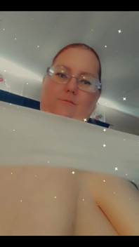 I love gaging on dick.