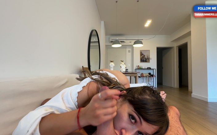 Kitty Kriss: Une demi-sœur dévergondé laisse son demi-frère l’enculer pour qu’il garde...