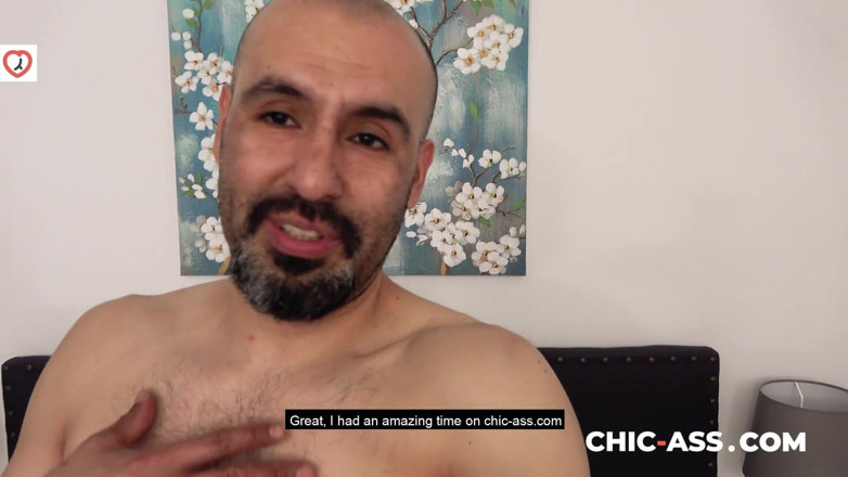 Chic Ass: Trio: Spaanse man neukt tiener met zijn vrouw! Chic-kont