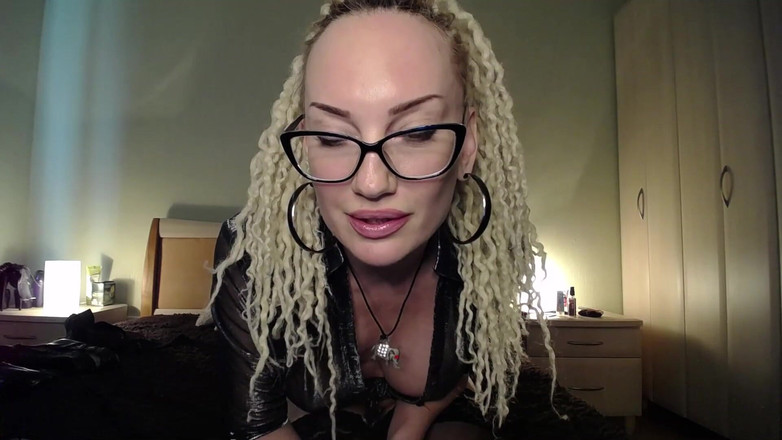 BadAssBitch: CBT, Zvuk a Strapon pro můj otrok Martin (vlastní video, pokud...