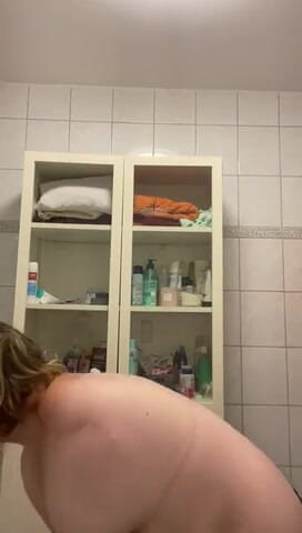 Deutsche Anna: Awek Amputee yang lambat berbogel