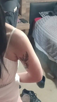 好好自慰，我的朋友正在打我的老婆