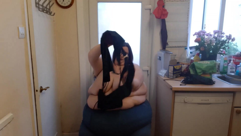 SSBBWLadyBrads: SSBBW tries on new bikinis fat belly ass