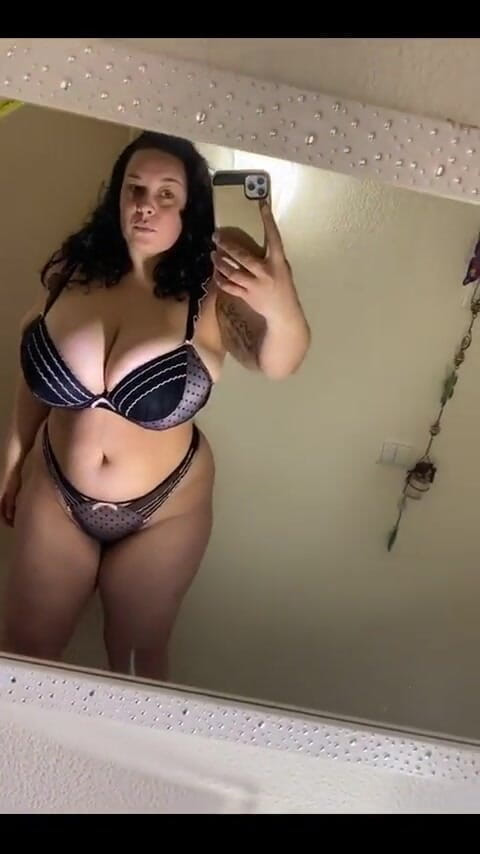 Anastasia Lux: Dzisiejszy zestaw bielizny wygląda tak ...