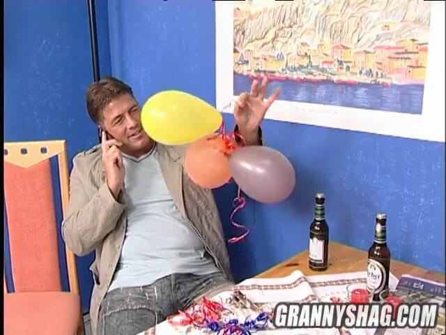 Granny Shag: Starými služkami lze začít bez úvodních her!