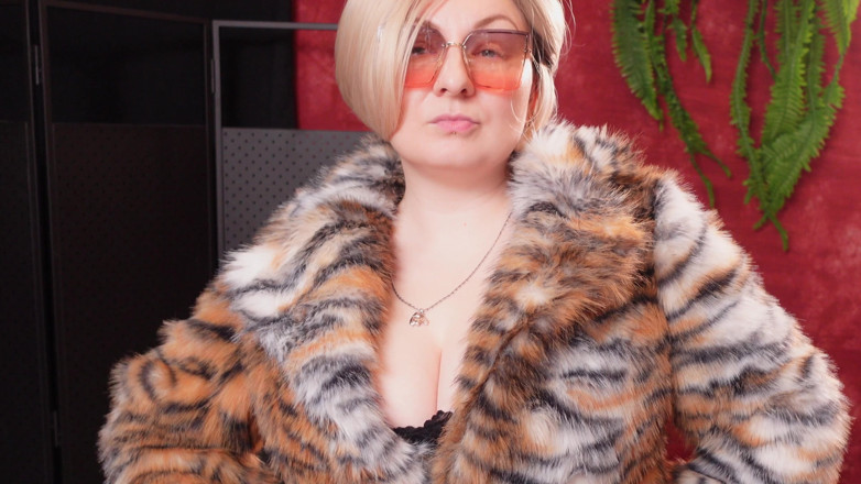 Arya Grander: Kolekce sexy kožichů - část 3. Fetiš milf