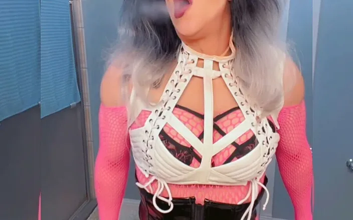 Shelly Robertss: Wild, Wild Thoughts