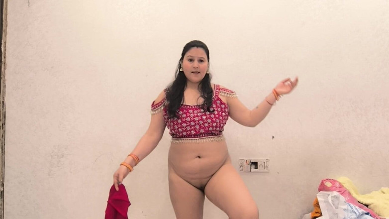 Puja555: Muschi fingern, spielt mit dicken möpsen