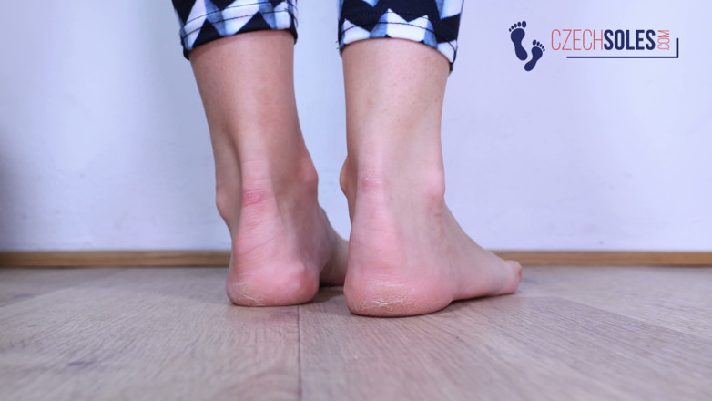 Czech Soles - foot fetish content: I tacchi nudi e le suole di kate provocano i...