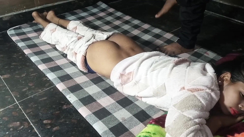 Shivanibaby: Yeni bir kızın bodrumunda