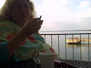 BBW nurse Vicki adventures with friends: İri güzel kadın sabah erken duman ve kahve