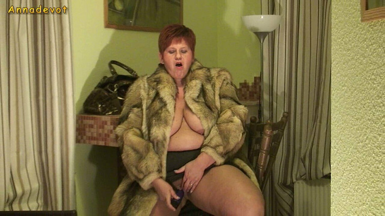 Anna Devot: Annadevot - 恋物癖 - 穿着毛皮大衣自慰
