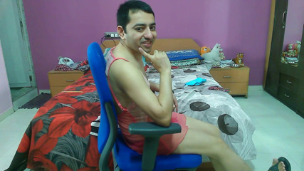 Cute & Nude Crossdresser: Сексуальный кроссдрессер-сисси фембой Sweet Lollipop в сексуальной просвещенной кукле и трусиках.