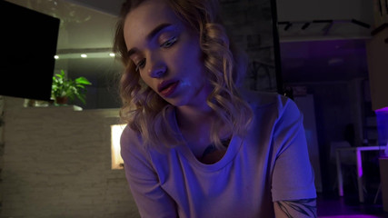 LinaVelle: Випускний закінчився спермою на обличчі однокласниці