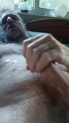 Hairyartist: 你的挤奶员为你准备了5天的精乳jo