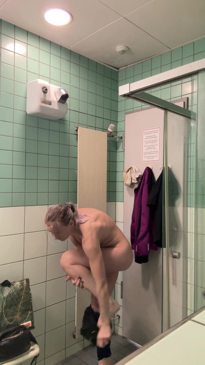 DINA LIGHT: Подглядывание За Девушкой В Душе На Заправкке