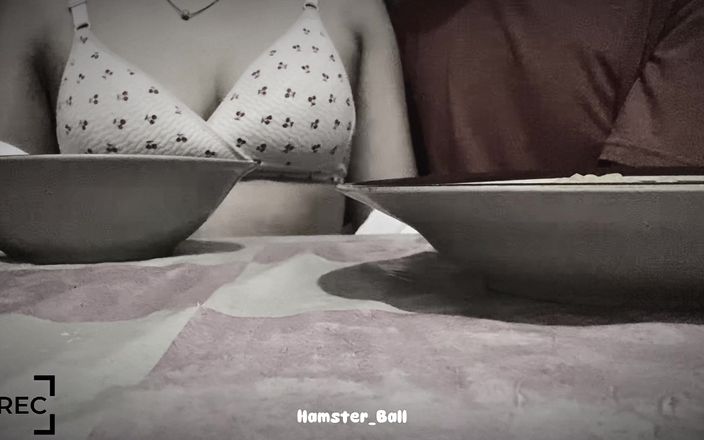 Hamster_Ball: Дрочка в ресторане Noodle с подругой Tinder, на улице!!