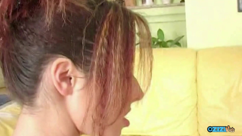 Zizi Vids: Bruneta cu aspect gustos Daria și Ziua ei mare păroasă de...