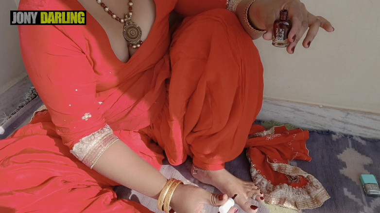 Jony Darling: Пенджаби бхабхи разрисовала ее гвоздь на крыше