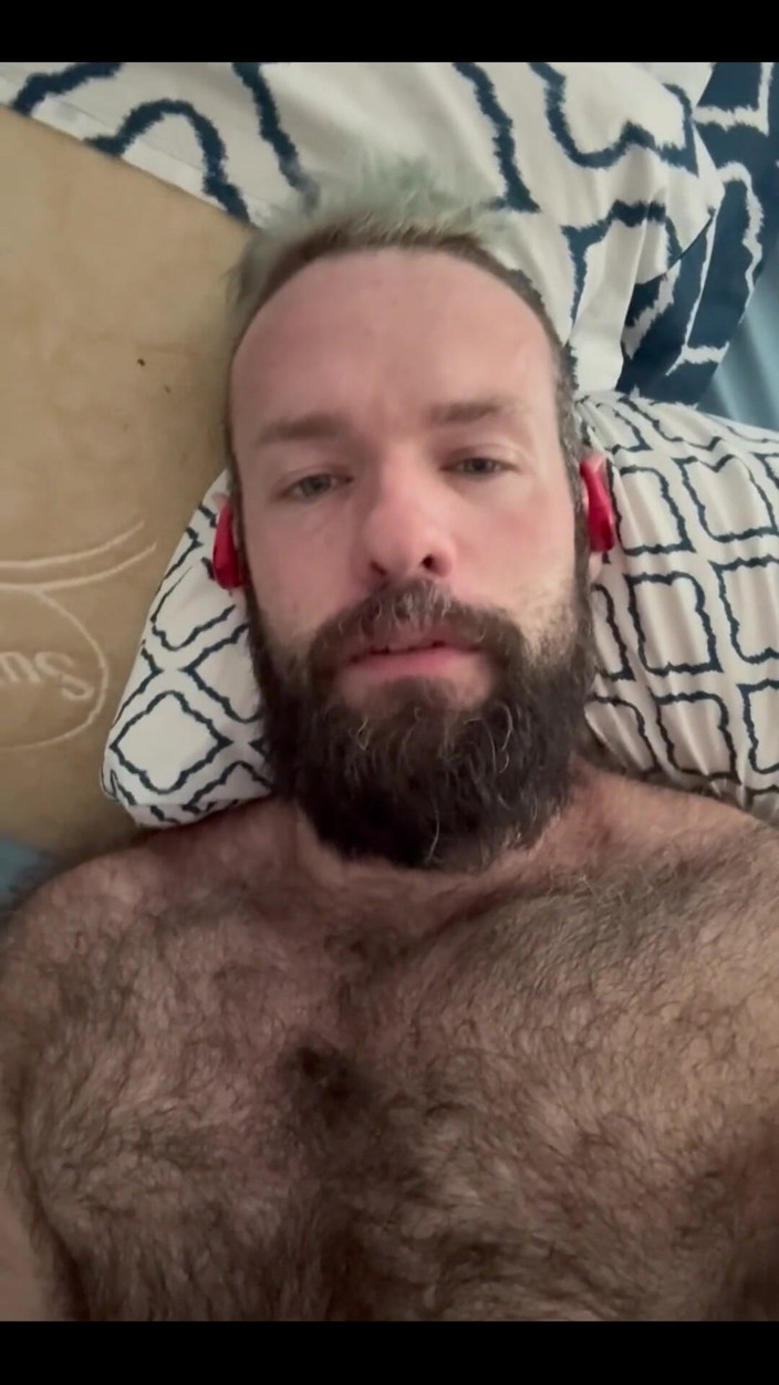 BeefyCanuck: Хей! Обновление канала для месяца гордыни!